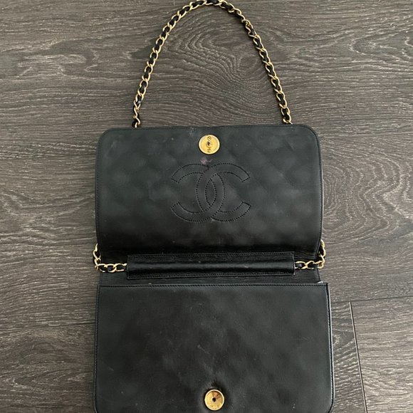 AUTHENTIC VINTAGE CHANEL FULL FLAP QUILTED CROSSBODY BAG - Picture 7 of 11